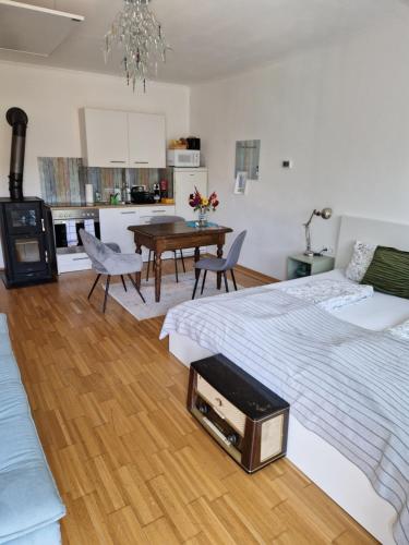 Ferienwohnung mit Pool an der Apfelstraße in Puch Bei Weiz