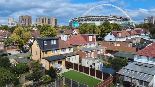 Modern 5 Bed Home by Wembley Stadium Sleeps 11 and Free Parking, Londyn (zdjęcie 4)