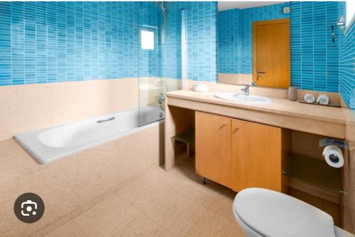 Cascais Accommodations Series in โกเบร