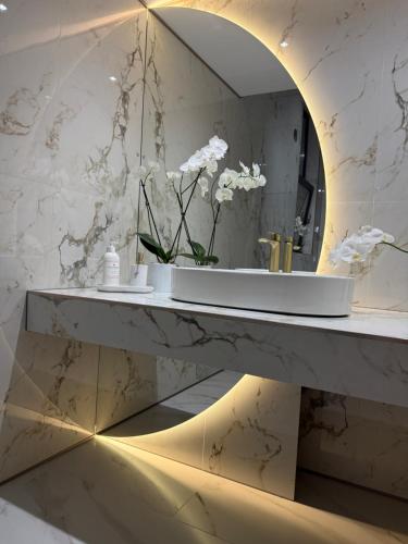 Galactic&Ludmila Suite SPA - Hotel - Braşov