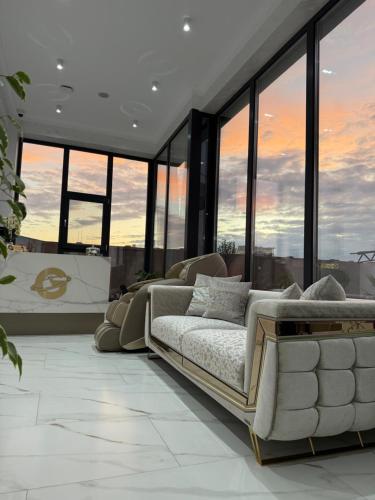 Galactic&Ludmila Suite SPA - Hotel - Braşov