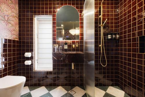 room detail thumbnail 2