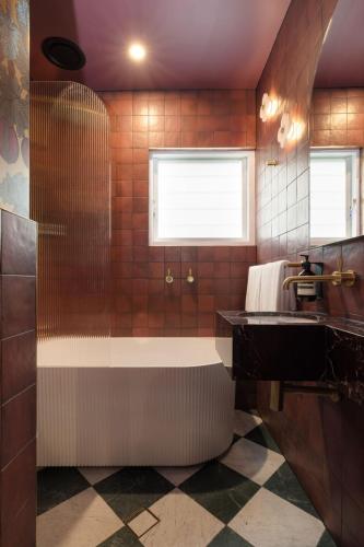 room detail thumbnail 2