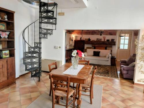 Ca' San Lorenzo - Villa panoramica con piscina - Vignale Monferrato in 維尼亞萊蒙費拉托