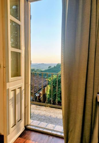 Ca' San Lorenzo - Villa panoramica con piscina - Vignale Monferrato in 維尼亞萊蒙費拉托