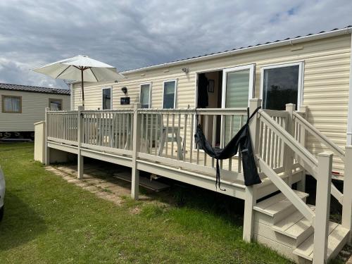 Your Happy Place - 8 Berth Caravan 5 minutes from lovely sandy beach 3
