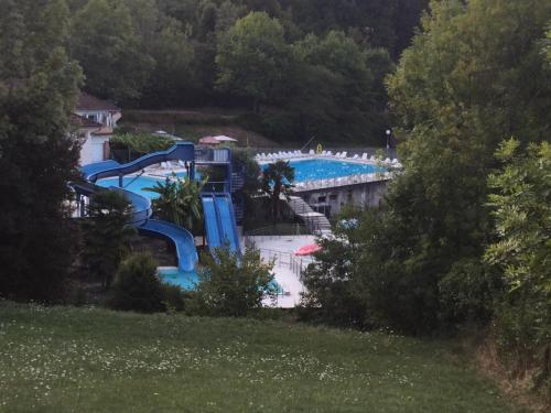 Luxe,piscine,jacuzzi,moulin historique en pierres entierement renove in Ferrand