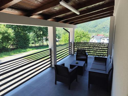 Balkons/terase, CasaNatur in Leordina