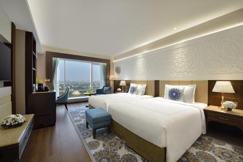 Twin room, club