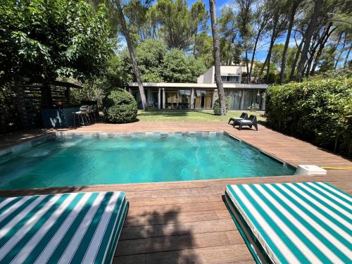 Maison de style californien dans les pins à Villeneuve Les Avignon