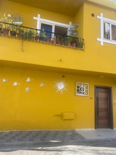 Cozy centrally located room for up to three or four guests family rooms 10 min walk from city center, Tirana (foto 7)