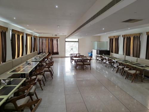 Restorāns, Hotel Grand Leela Krishna in Bhimavaram