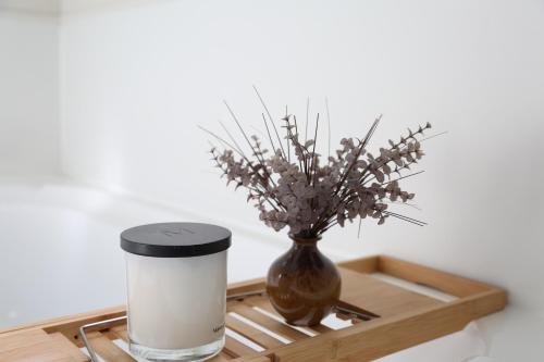 ห้องน้ำ, Skyline City - Entire Character Apartment - Views, Parking and Netflix in เคลเบิร์น