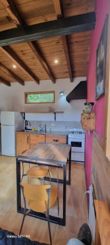 Kitchen, Cabana Aires del Bosque, entre lagos y montanas in San Carlos de Bariloche