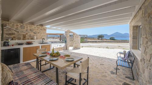 Létesítmények, Milo Stone Villas near Mílosz-szigeti nemzeti repülőtér