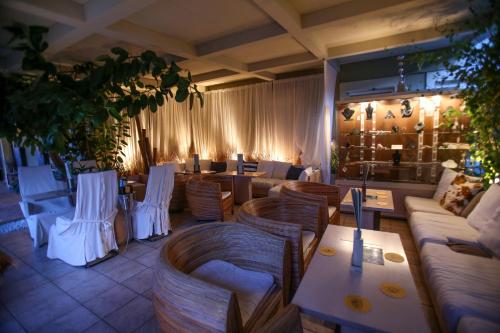 Pub/Lounge, Captain's House Hotel in Skala