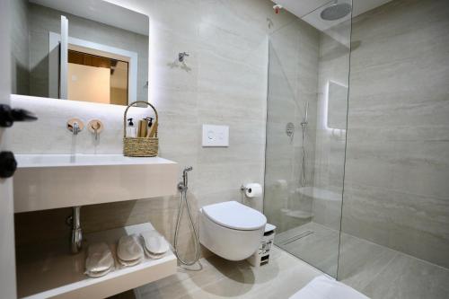 ฝักบัว, Hotel Panorama Ksamil in คซามิล