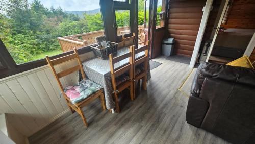Cosy 2 bedroom Log Cabin in Snowdonia Cabin151 in Trawsfynydd