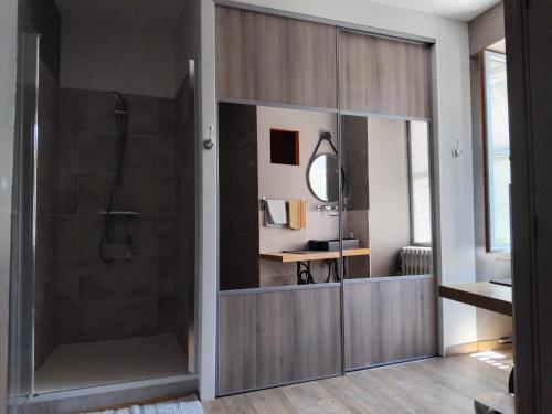 ห้องน้ำ, appartement indépendant dans résidence privée, avec accès à la terrasse (appartement independant dans residence privee, avec acces a la terrasse) in เลอ ปูว์ ออง เวอเลย์