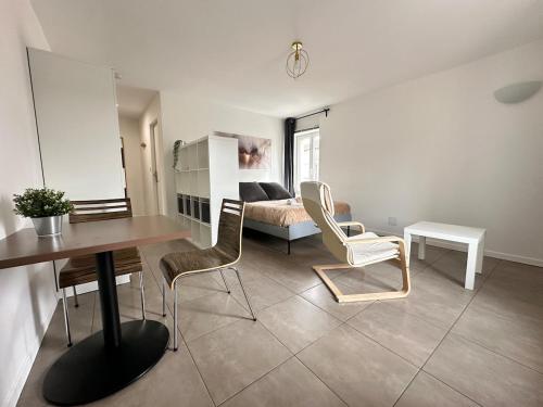 M 102 Studio calme et chaleureux proche Metz in Woippy