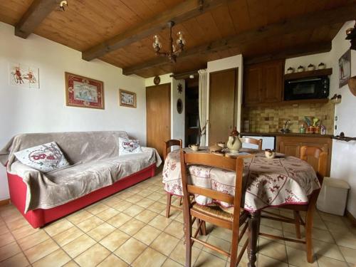 Studio cabine 4 pers, centre village, proche pistes, parking, casier à skis - FR-1-733-38 (Studio cabine 4 pers, centre village, proche pistes, parking, casier a skis - FR-1-733-38) in Crest-Voland