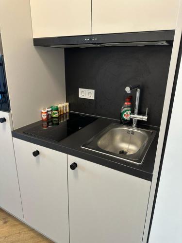 Skyline Apartment Adlershof - Premium Design and Full Kitchen, Berlin (photo 10)