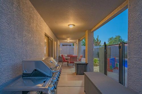 NEW Desert Daze, near Golf, Heated Pool+Spa, 12ppl – khách sạn tại Bắc Scottsdale