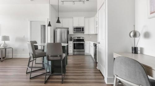 Landing at Lofts at Weston Lakeside - Cary, Cary (fotografie 6)