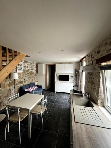 94 Côté Chai - Chai secret en cœur de bourg (94 Cote Chai - Chai secret en cœur de bourg) in Casteljaloux