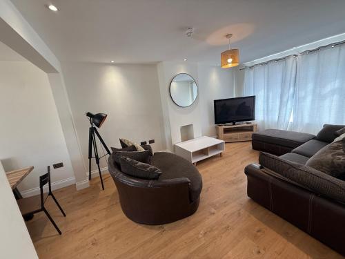 5 bedroom house in Orpington bromley near Cyprianis Locksbottom