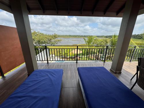 Dikkale Lakefront Villa in Makandura