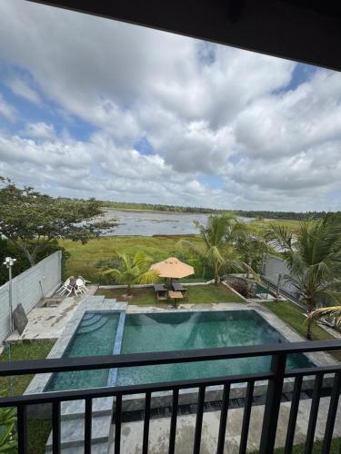 Dikkale Lakefront Villa in Makandura