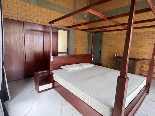 Dikkale Lakefront Villa in Makandura