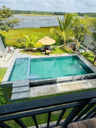 Dikkale Lakefront Villa in Makandura