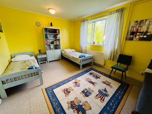2 twin beds