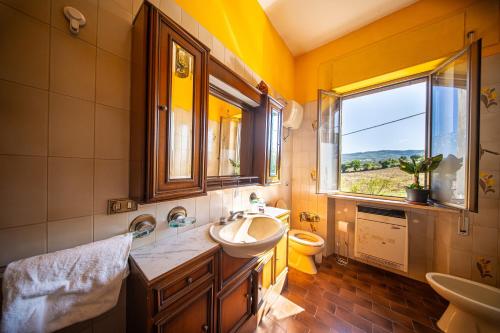 Cozy Room with Terrace, Ping Pong & Billiard Table in Monte Castello Di Vibio