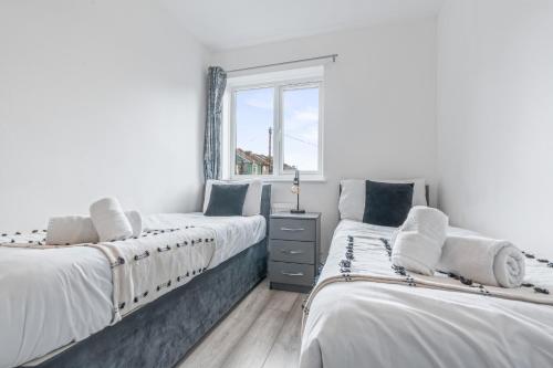 2 bedrooms, 3 beds