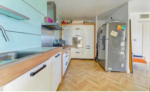 Duplex 120m ,50m terrasse proche centre et mer in La Lironde