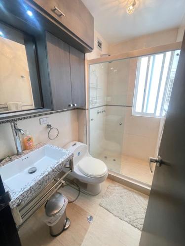Chuveiro, Apartamento completo de 3 habitaciones frente al Aeropuerto Maiquetia in Maiquetía