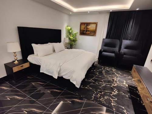 GoldCrest Mall Luxury Apartments with Balcony By SkyAura In DHA Lahore - image 3