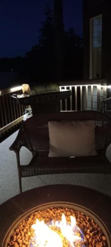 Water Front Home with Private Dock and Hottub in ซูเก (บริติช โคลัมเบีย)