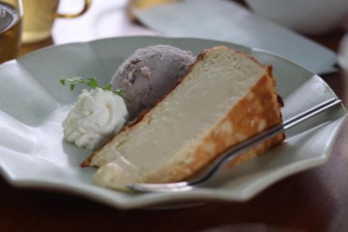 المرافق, 微光之丘 in Gongguan Township