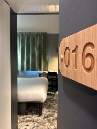 B&B HOTEL Viry-Châtillon 3 étoiles - Tap to explore photos