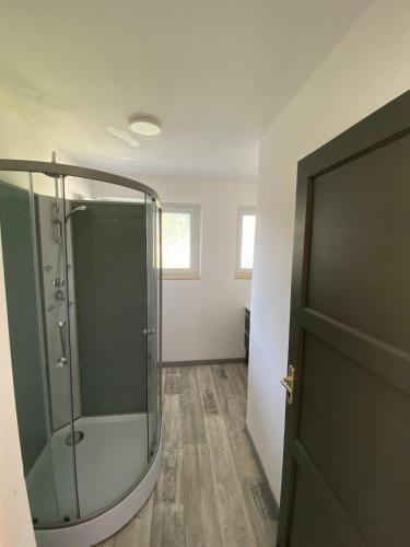 Logement entier à la campagne (Logement entier a la campagne) in 阿加農