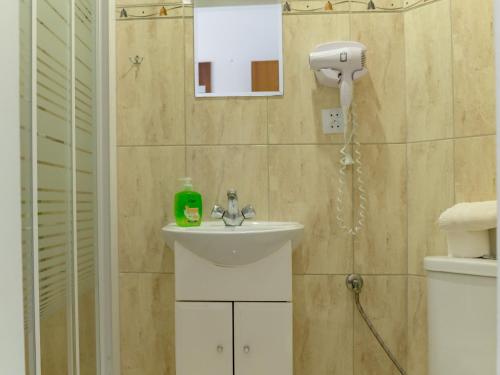 Single Room with Private Bathroom