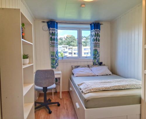 Private Room in a shared Apartment with Mountain Views & Greenery