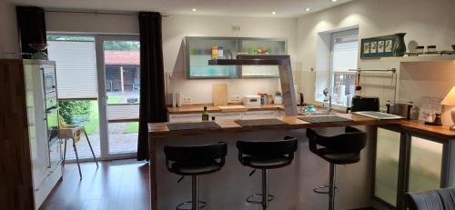 virtuve, modernes Ferienhaus in Ostfriesland bis 10 Personen mit 4 Schlafzimmer und Garten in Uplengen