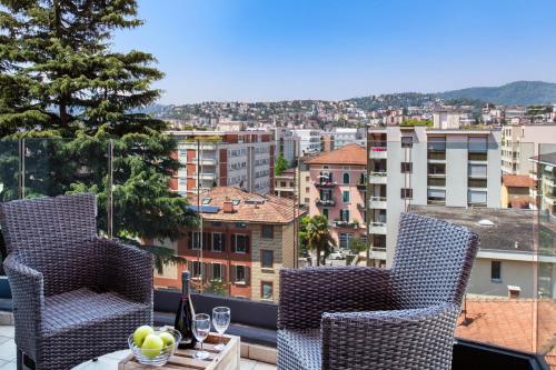 Apartment with Mountain View