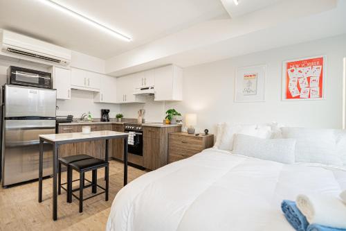 Top Location - Cozy & Bright MTL studio near metro, Montreal (fotografie 4)