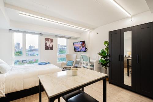 Top Location - Cozy & Bright MTL studio near metro, Montreal (fotografie 7)